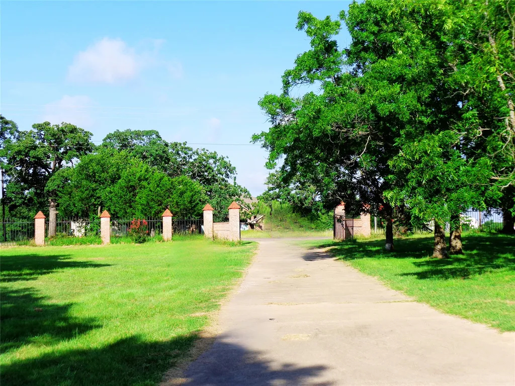 2517 County Road 425 Cleburne TX 76031