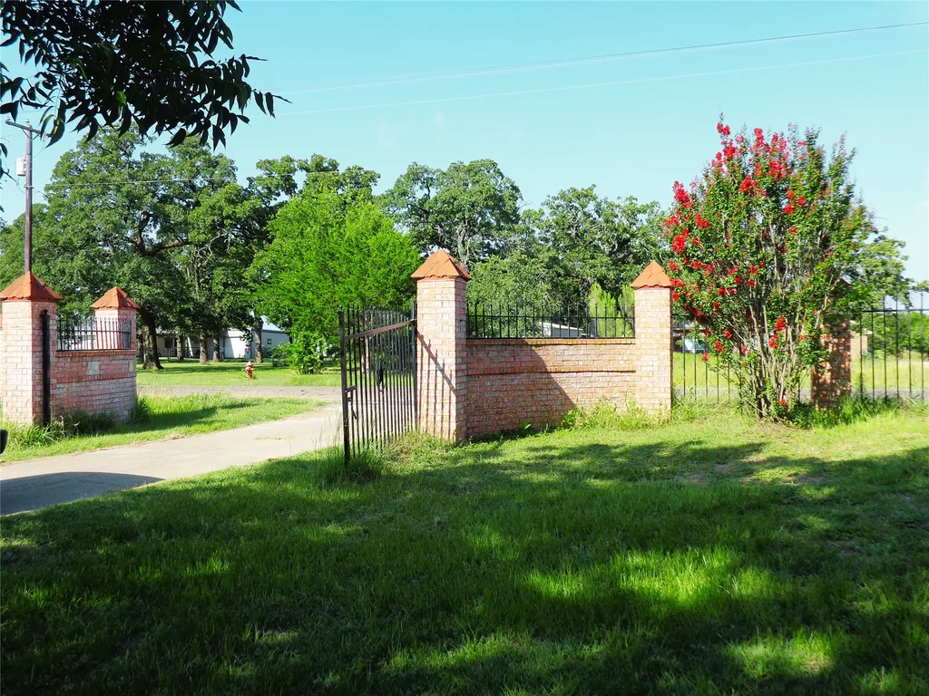 2517 County Road 425 Cleburne TX 76031