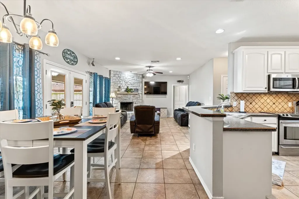 1609 Cheyenne Trail Granbury TX 76048