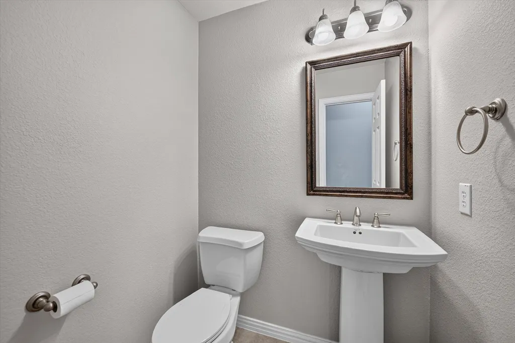 8417 Bayberry Avenue Lantana TX 76226