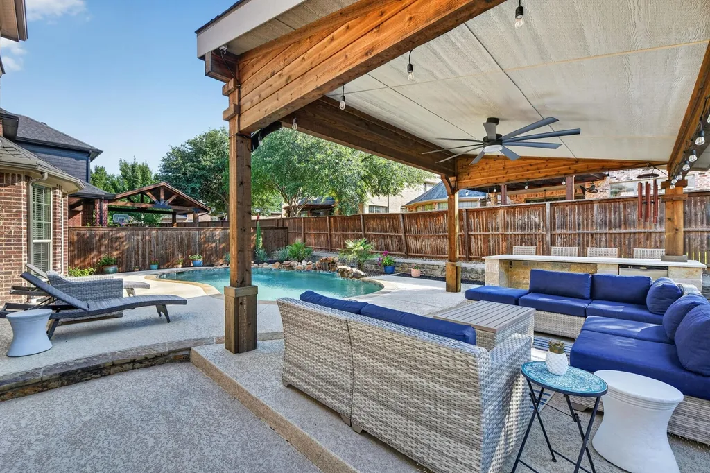 8417 Bayberry Avenue Lantana TX 76226