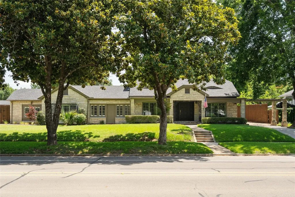406 E Main Street Whitesboro TX 76273