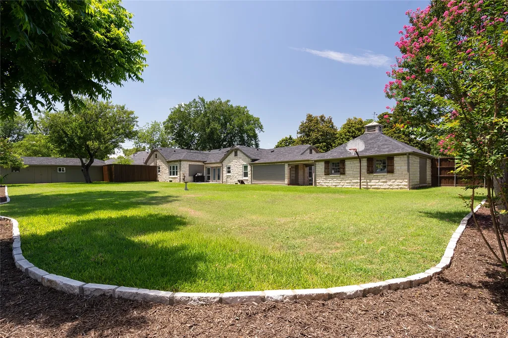 406 E Main Street Whitesboro TX 76273