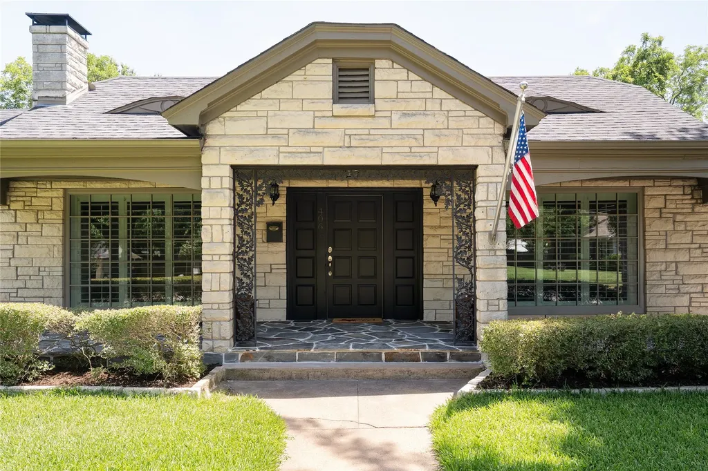 406 E Main Street Whitesboro TX 76273