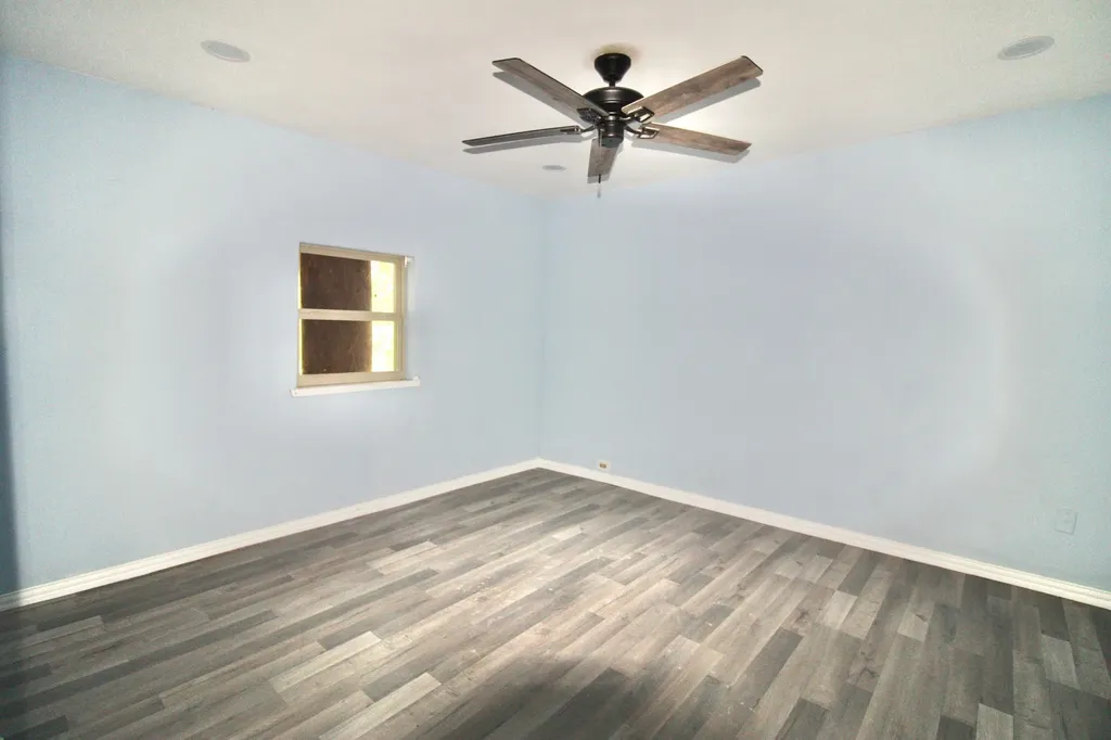 1206 S Edgefield Avenue Dallas TX 75208