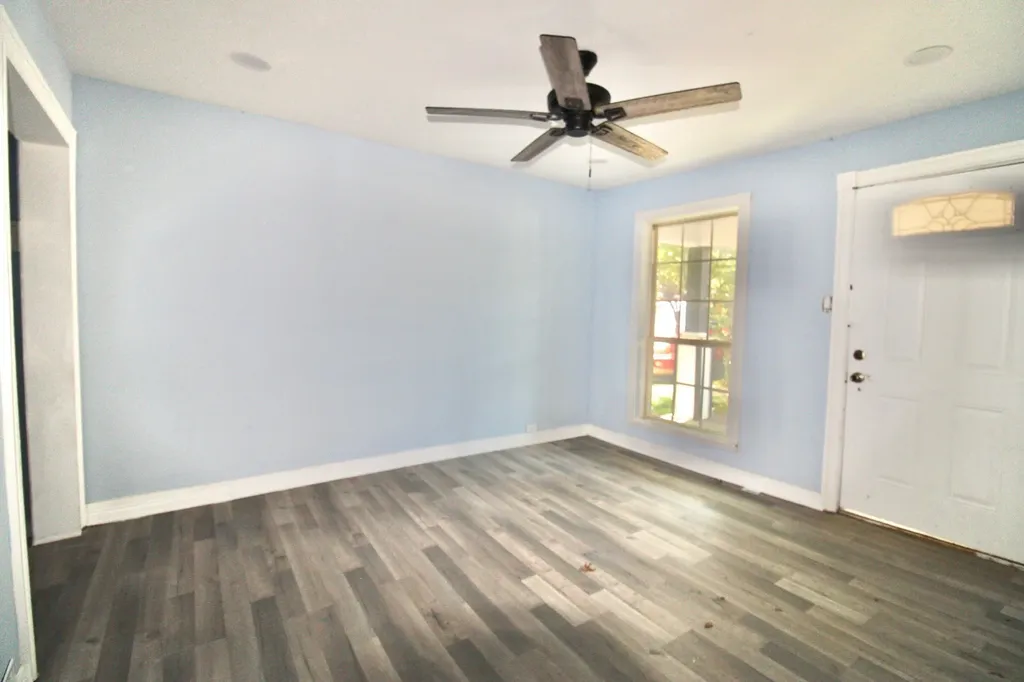 1206 S Edgefield Avenue Dallas TX 75208