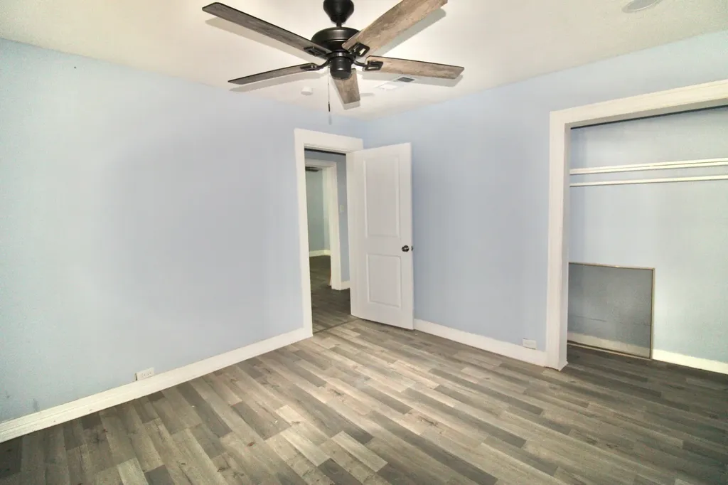 1206 S Edgefield Avenue Dallas TX 75208