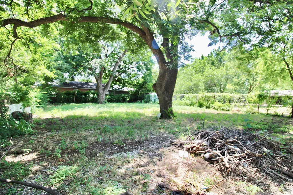 1206 S Edgefield Avenue Dallas TX 75208