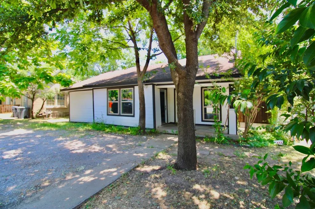1206 S Edgefield Avenue Dallas TX 75208