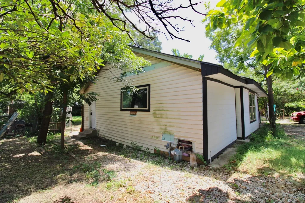 1206 S Edgefield Avenue Dallas TX 75208