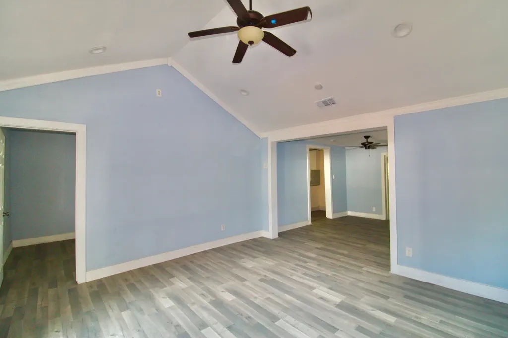 1206 S Edgefield Avenue Dallas TX 75208