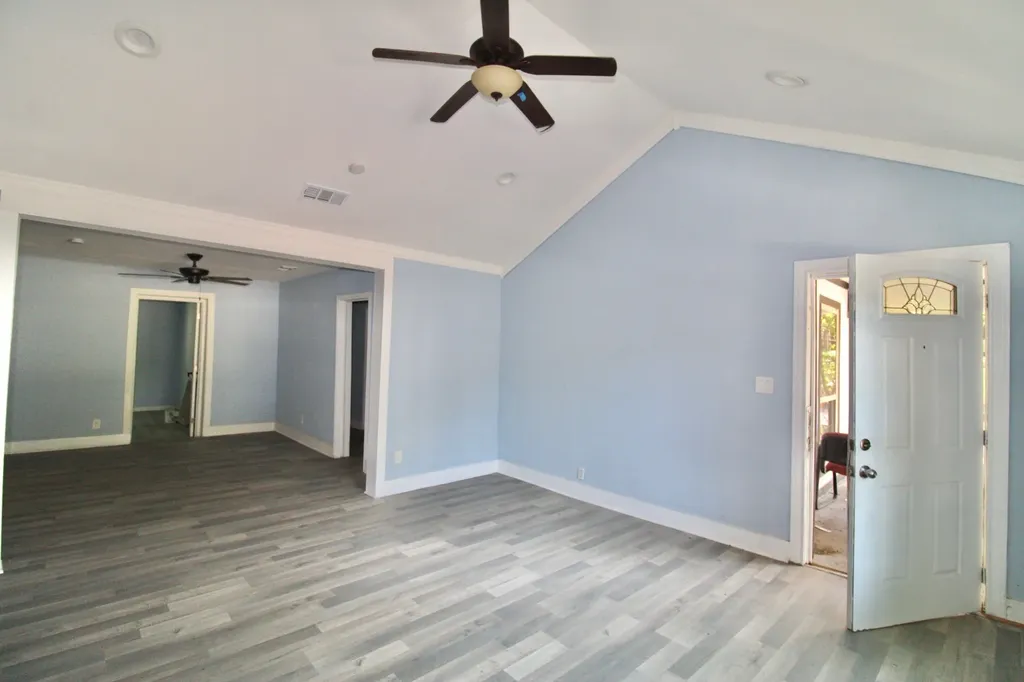 1206 S Edgefield Avenue Dallas TX 75208