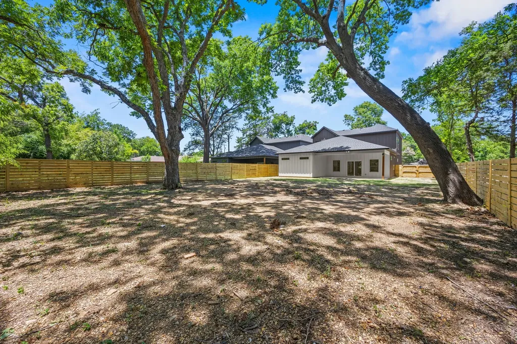 1138 Nolte Drive Dallas TX 75208