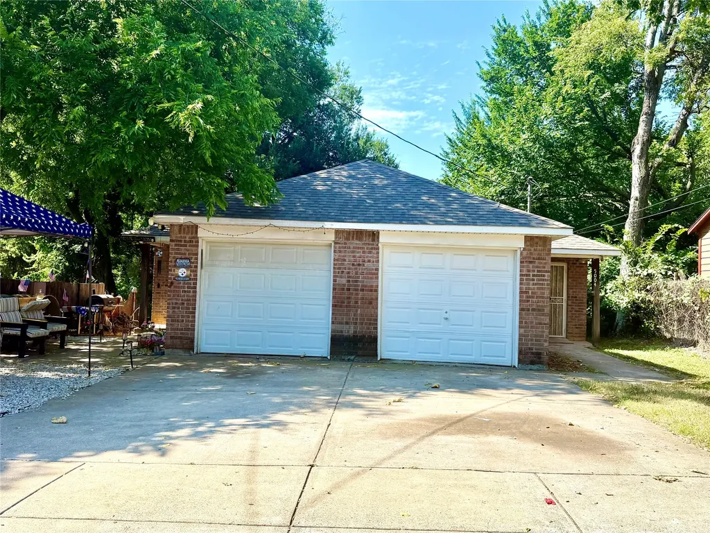 5004 Chapman Street Fort Worth TX 76105