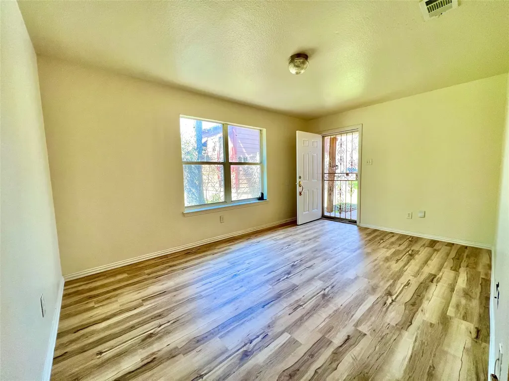 5004 Chapman Street Fort Worth TX 76105