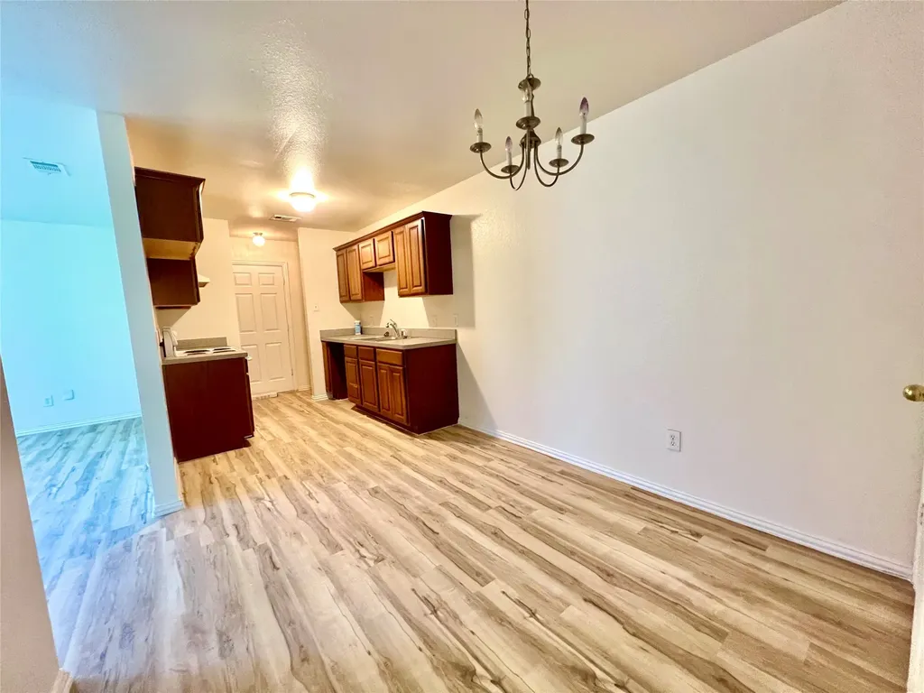 5004 Chapman Street Fort Worth TX 76105