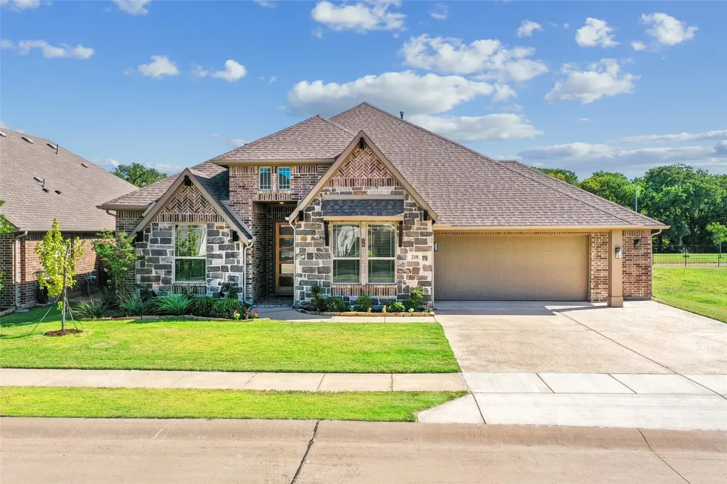 218 Oakcrest Drive Justin TX 76247