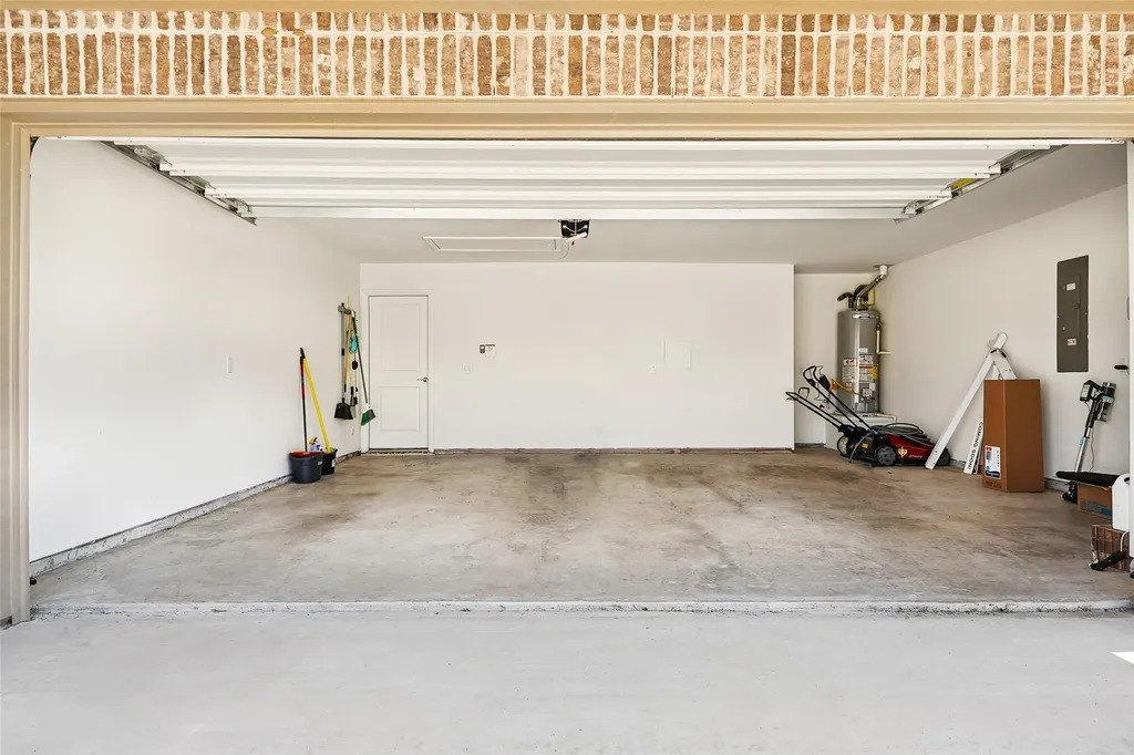 218 Oakcrest Drive Justin TX 76247