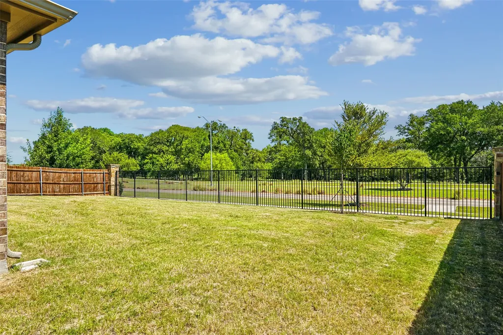 218 Oakcrest Drive Justin TX 76247