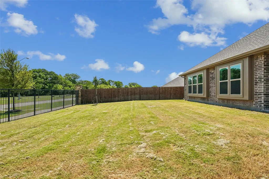 218 Oakcrest Drive Justin TX 76247