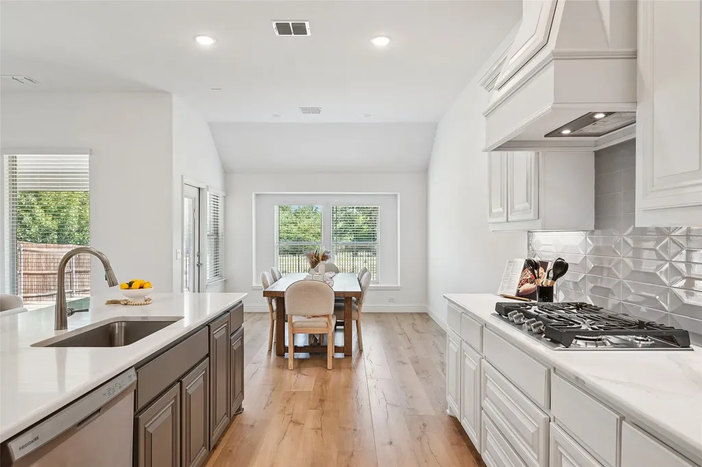 218 Oakcrest Drive Justin TX 76247