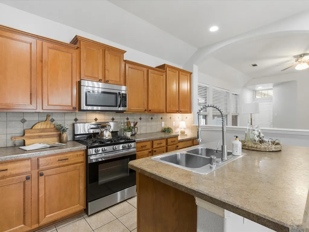 1020 Grey Fox Drive Savannah TX 76227
