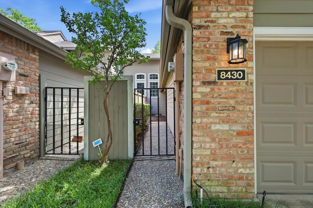 8430 Brittania Way Dallas TX 75243