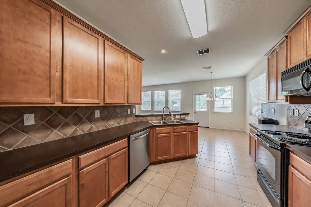 600 Beeman Drive Arlington TX 76002