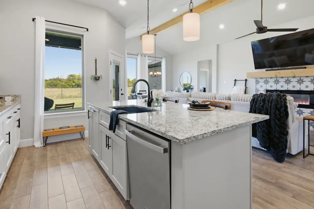 605 Eagle Bend Lane Burleson TX 76028