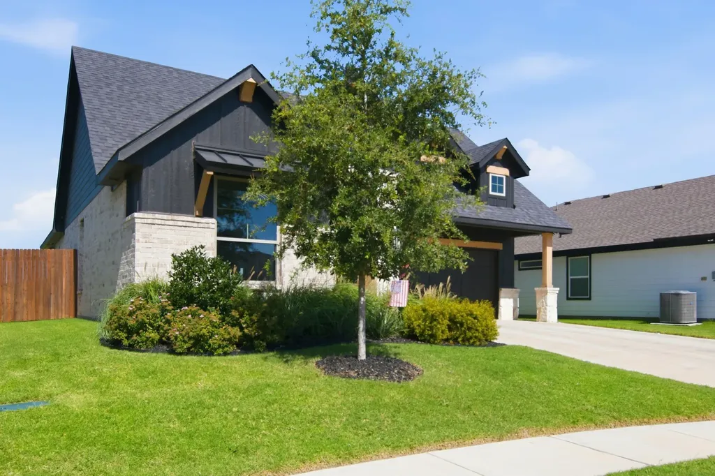 605 Eagle Bend Lane Burleson TX 76028