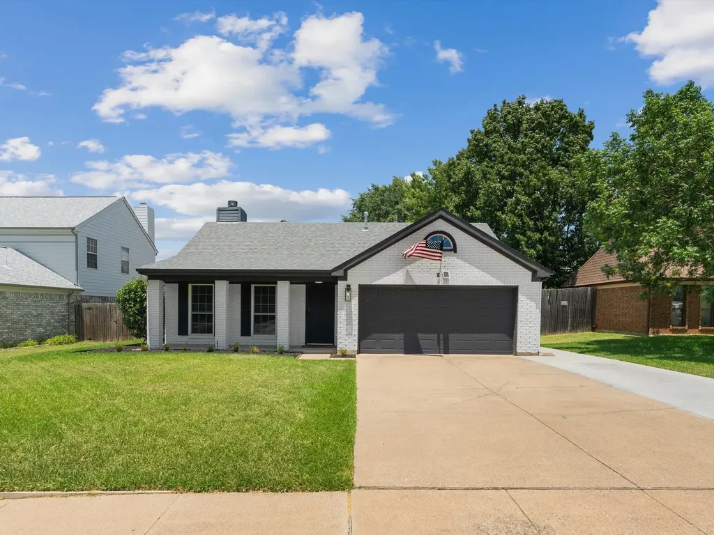 1220 Oxford Lane Grapevine TX 76051