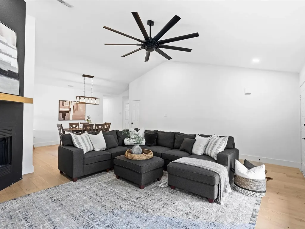 1220 Oxford Lane Grapevine TX 76051