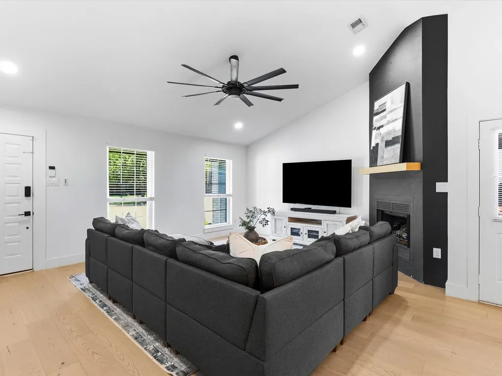 1220 Oxford Lane Grapevine TX 76051