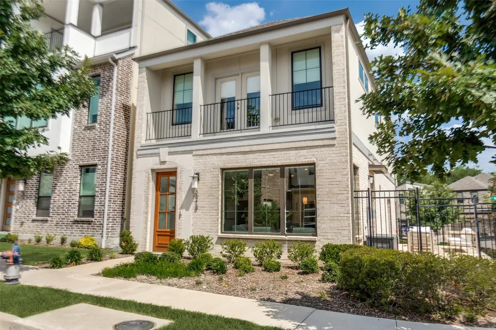 8218 Manoa Drive Dallas TX 75231