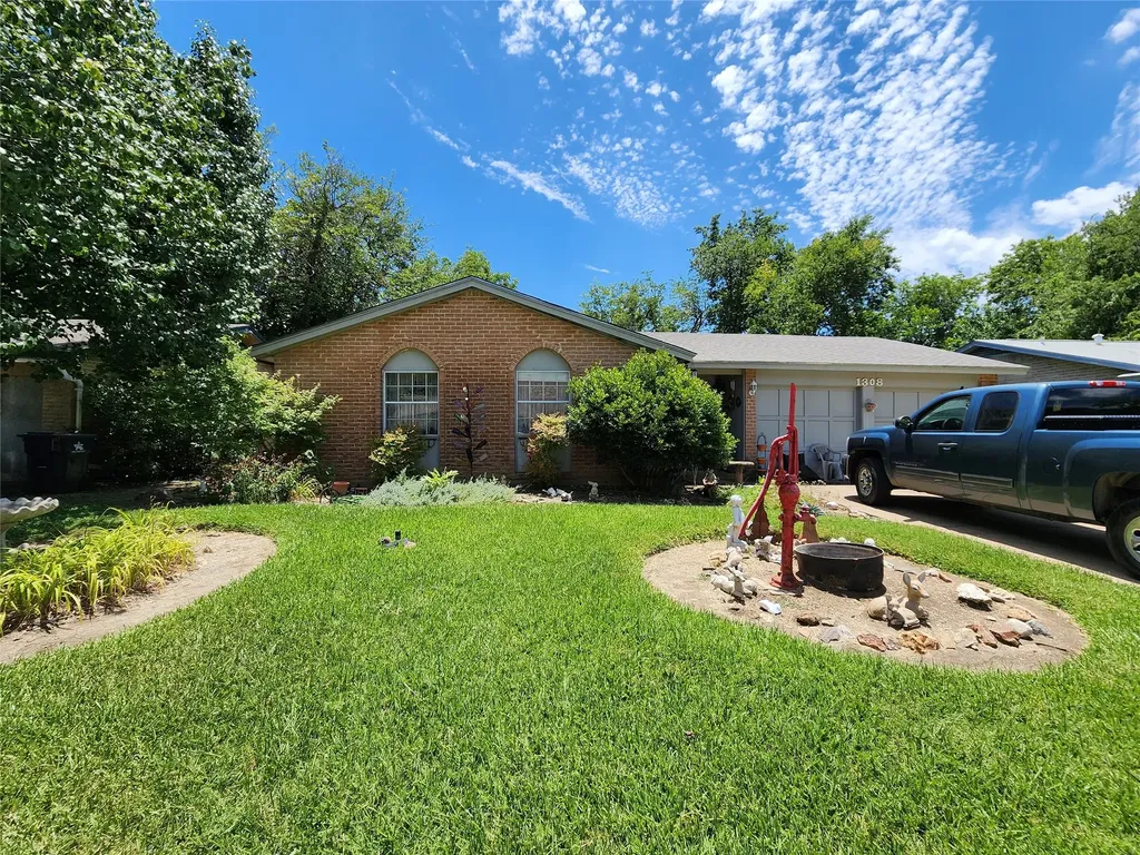 1308 Marlee Lane Arlington TX 76014