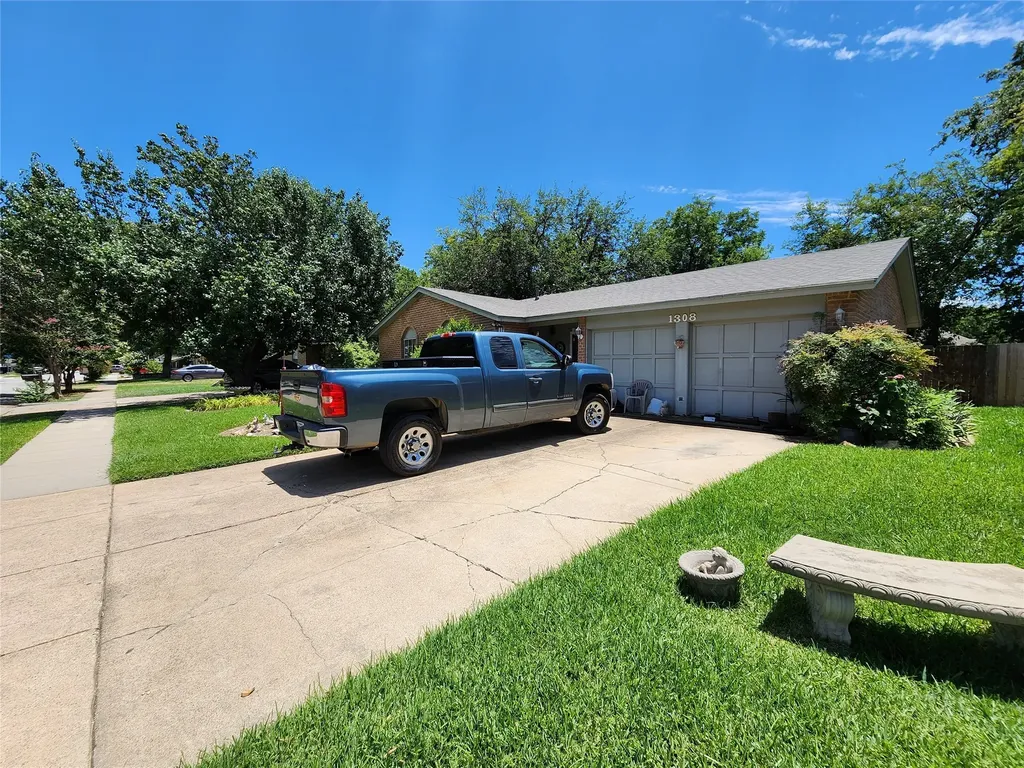 1308 Marlee Lane Arlington TX 76014