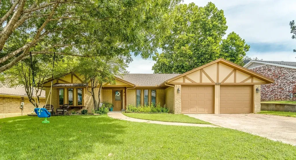 2123 Valleydale Drive Arlington TX 76013
