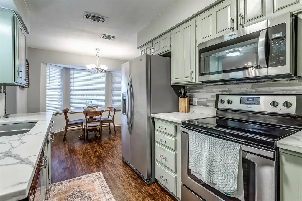 2123 Valleydale Drive Arlington TX 76013
