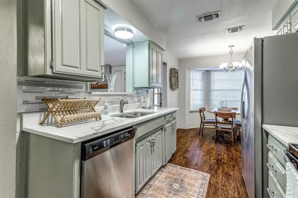 2123 Valleydale Drive Arlington TX 76013