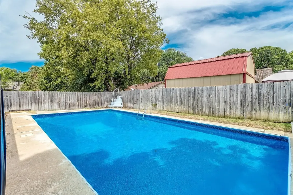 2123 Valleydale Drive Arlington TX 76013