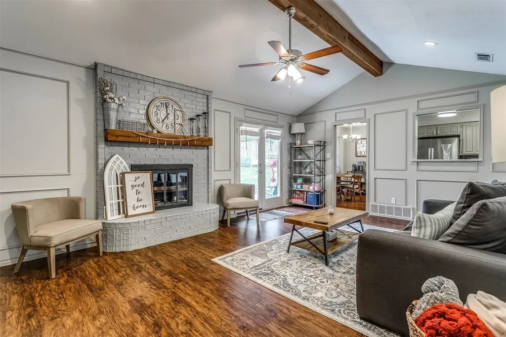 2123 Valleydale Drive Arlington TX 76013
