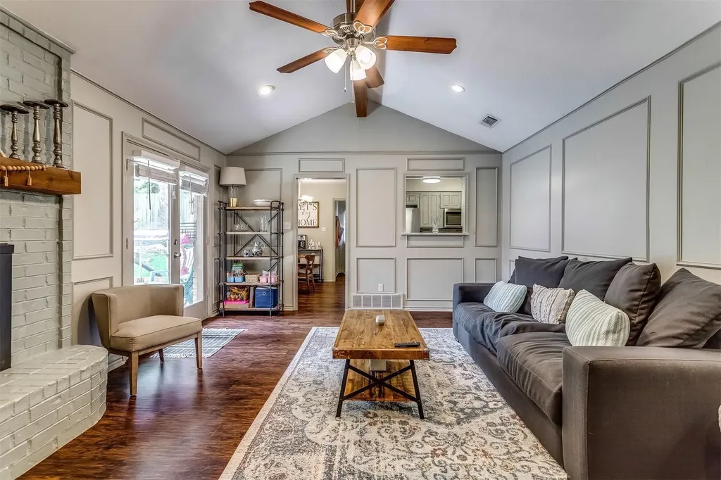 2123 Valleydale Drive Arlington TX 76013