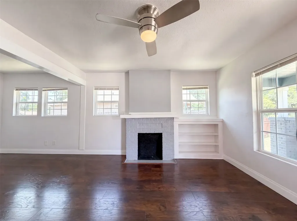 2832 Avenue I Fort Worth TX 76105