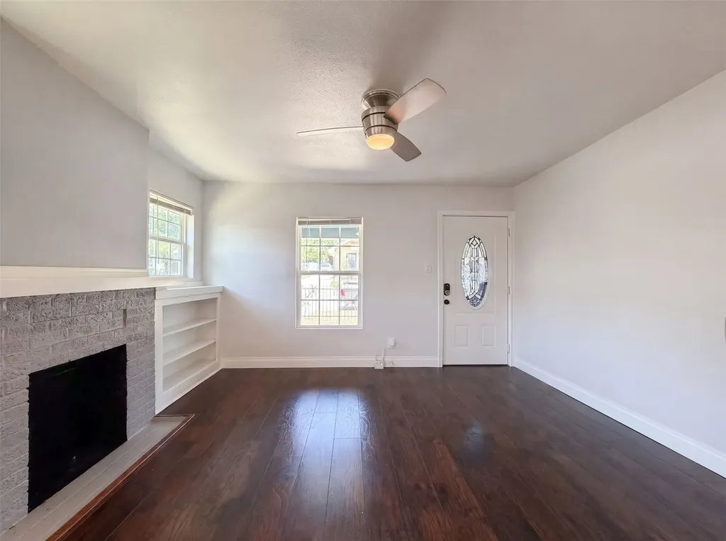 2832 Avenue I Fort Worth TX 76105