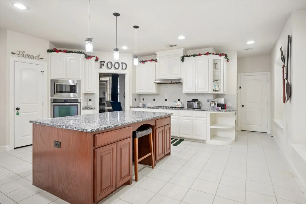 901 Oglethorpe Lane Aubrey TX 76227