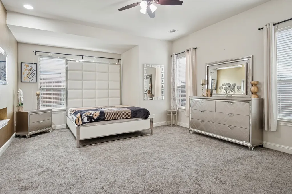 901 Oglethorpe Lane Aubrey TX 76227