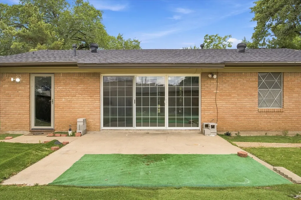 2210 Fairfax Drive Irving TX 75060