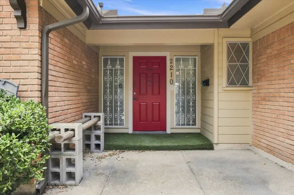 2210 Fairfax Drive Irving TX 75060