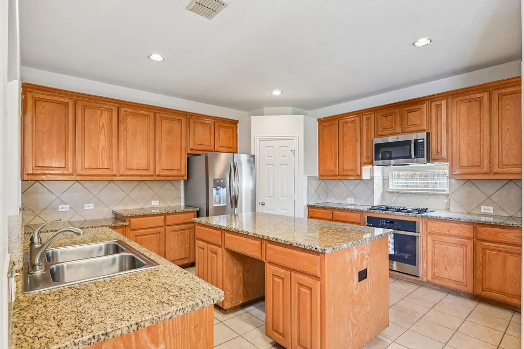 6006 Shadywood Lane Garland TX 75043