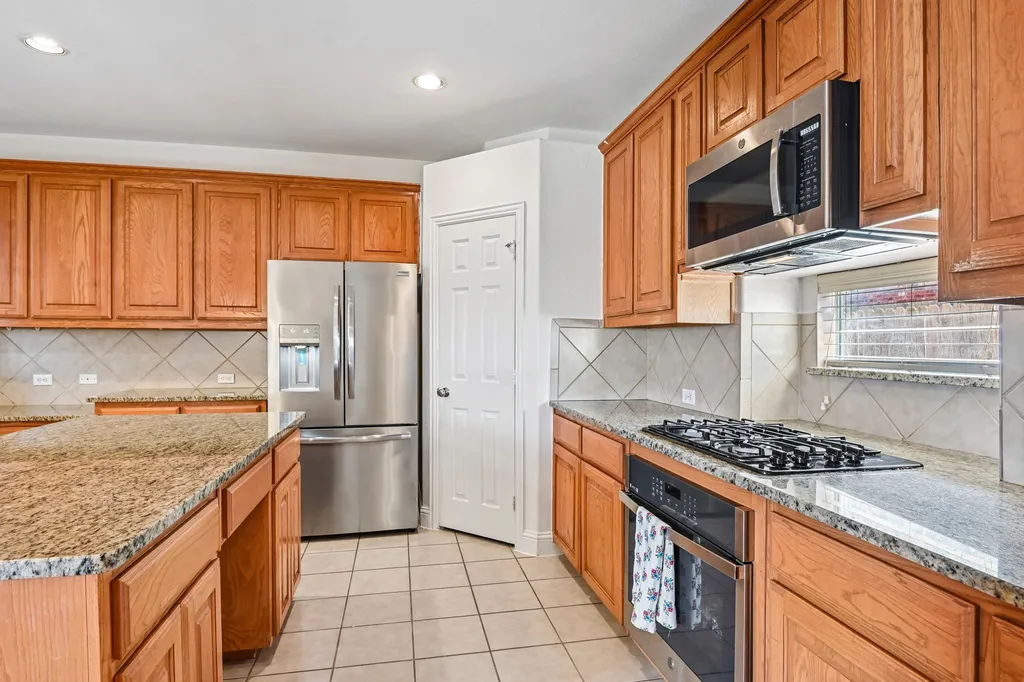 6006 Shadywood Lane Garland TX 75043